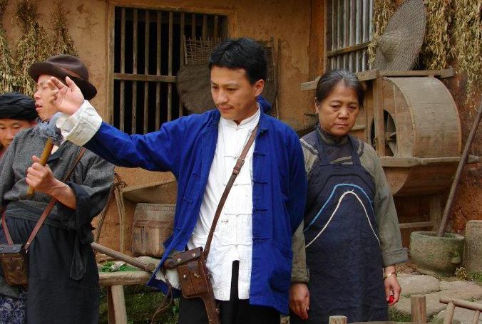 他从小是个练家子,装修设计毕业,从武替入行,张国立曾给他配戏