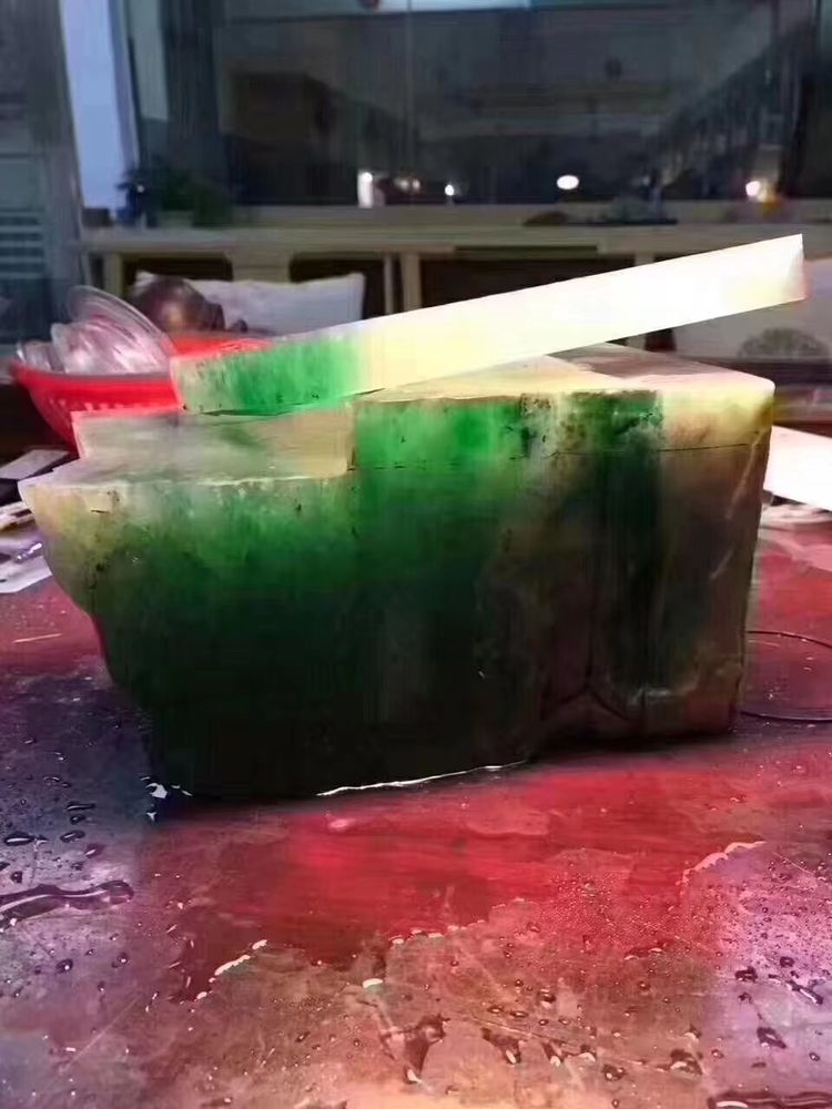 翡翠|史上最惨“天价”标王：5亿翡翠原石无人敢要