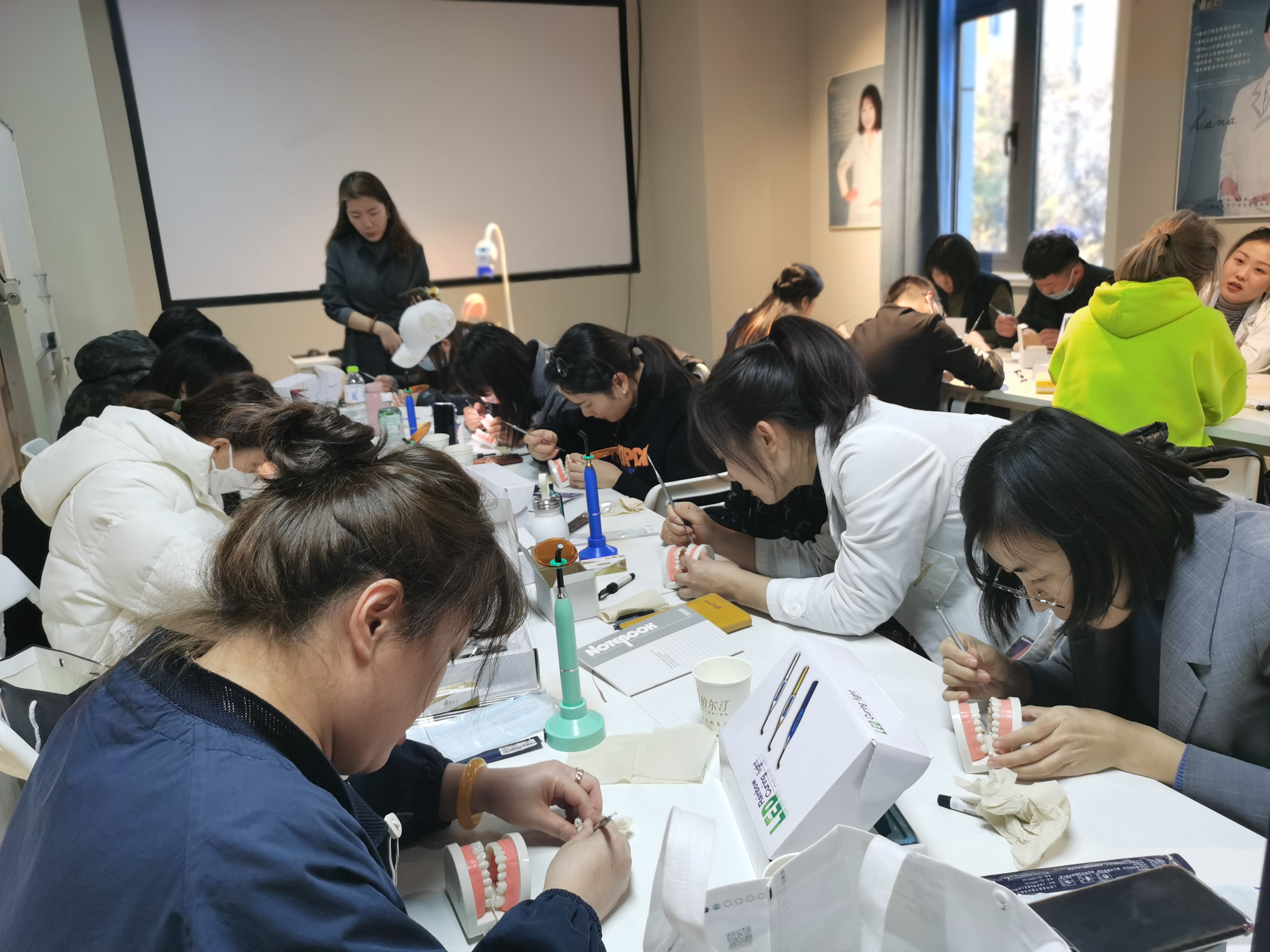 卫衣|浅谈美牙市场前景