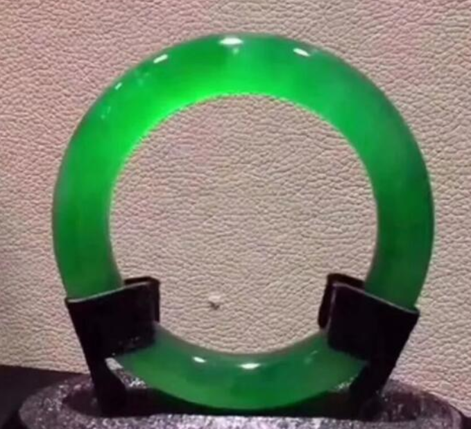 文玩|翡翠种老和种嫩的区别，行家来告诉你答案，别再乱买了