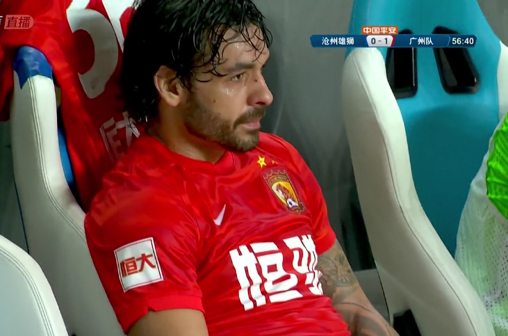 杨立瑜|太炸了！杨立瑜爆杆破门摔衣庆祝，霸气闭嘴手势，卡帅怎么看