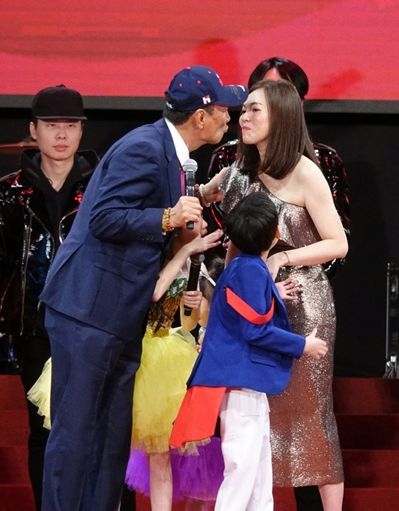 曾馨莹|舞蹈老师曾馨莹：34岁嫁58岁首富得千万聘礼，6年生3胎稳坐阔太位