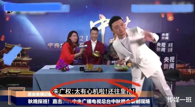 姚晨|央视中秋晚会后台花絮：撒贝宁耍宝抢镜头，萧敬腾一来西昌就下雨