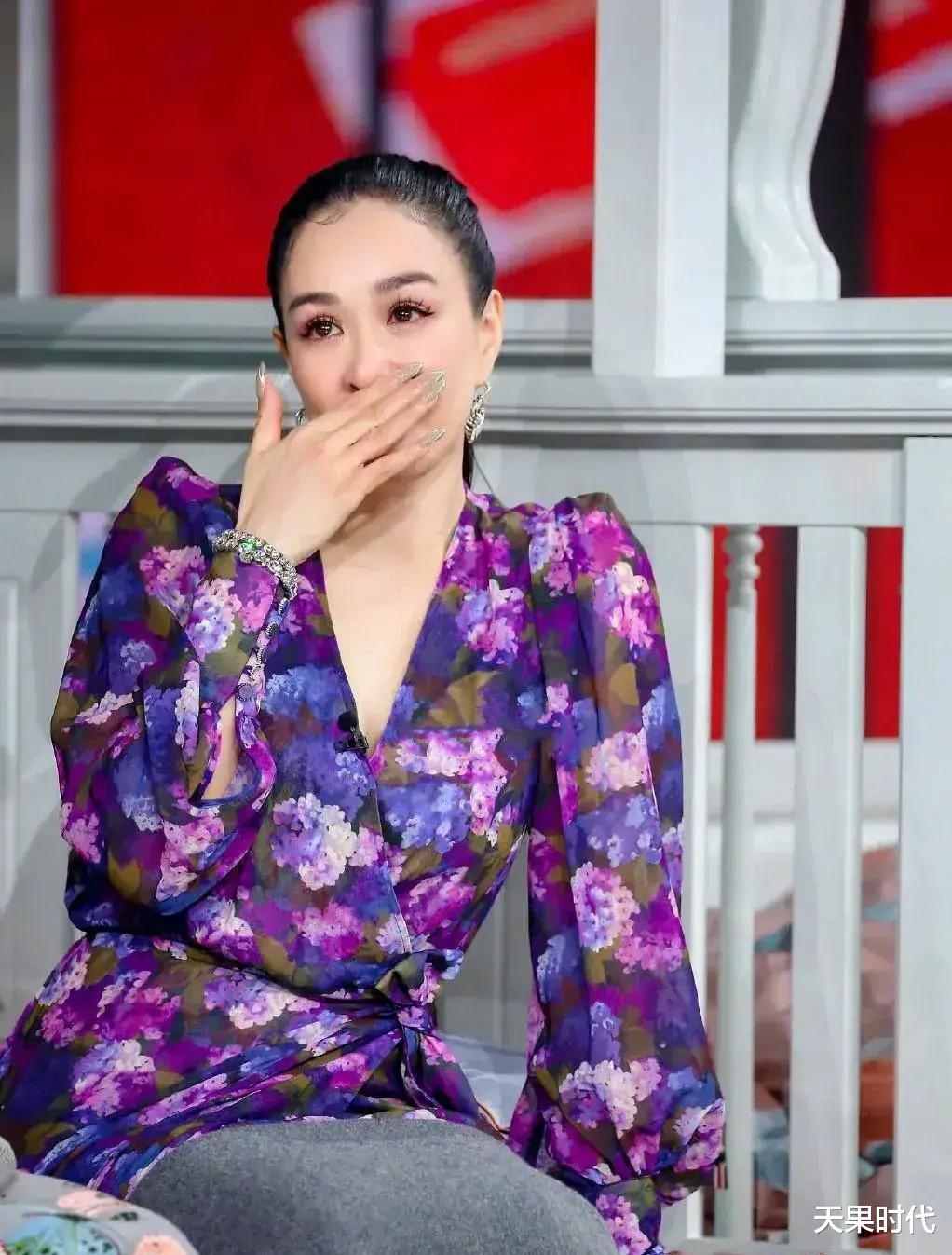 健身|钟丽缇越老越洋气,马尾打扮美艳又活力,看不出大程丽莎7岁