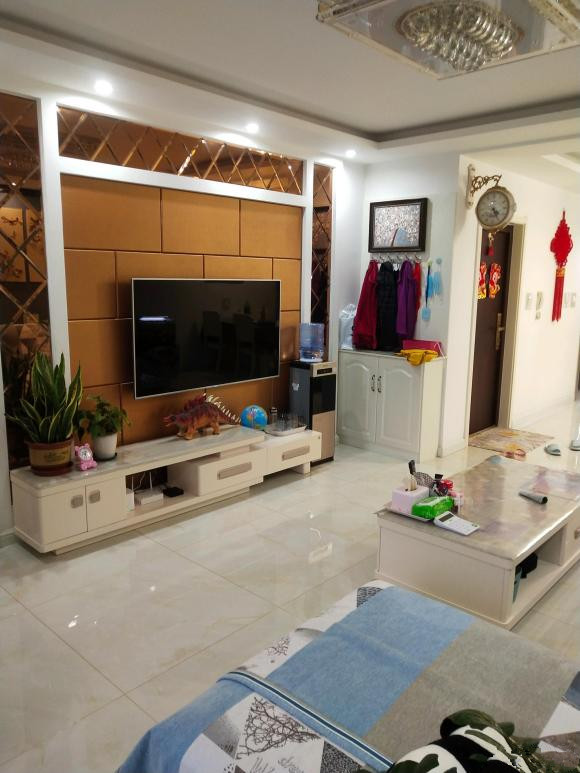 住了三年半的房子,装修家具家电花14.5万,不太好看但住着舒服