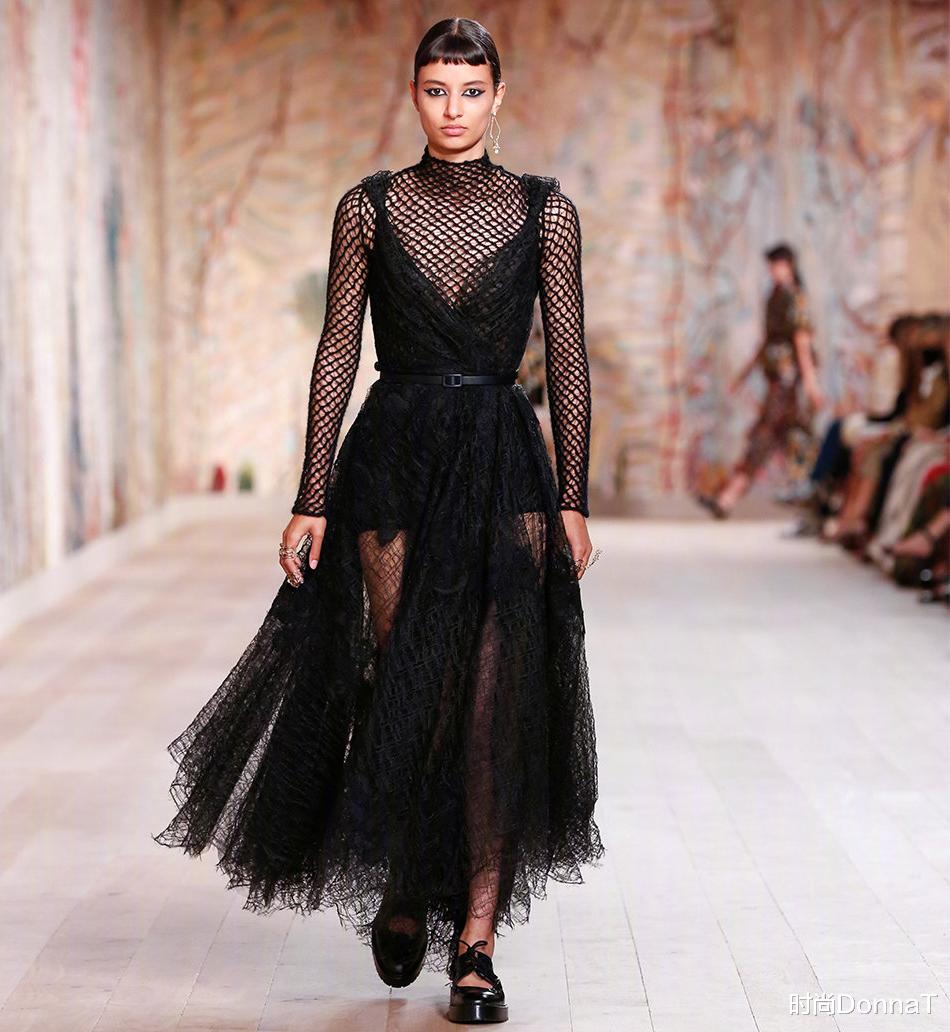 时尚DonnaT|Chloé、dior、Versace连衣裙太好看了!潮流重点5分析,照穿就行