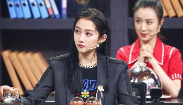 张一山|张一山和关晓彤吻戏公开，两人身高成“亮点”，谁在说谎太明显了