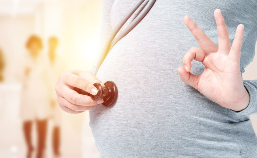 |怀孕妻子被逼打工养家，婆婆故意“装聋”，还要为小姑子还房贷