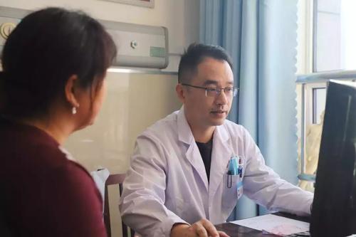 痔疮|痔疮治愈的最佳方法！肛肠科主任：针对性的一改二抹三敷疗法，早日止血缩肉球！