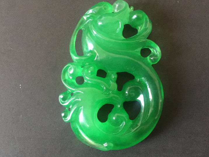 翡翠|一个精美的翡翠作品，倾注了雕刻师的心血，和大量的精力时间