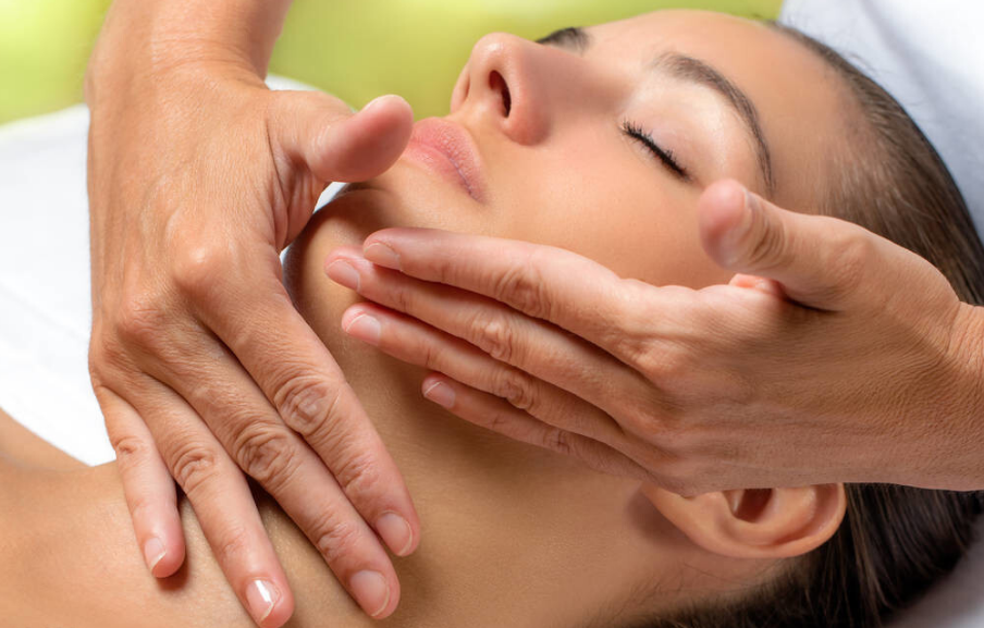 护肤品|建议40女士：护肤品不一定要成套买！这样“混搭”，护肤效果会更好