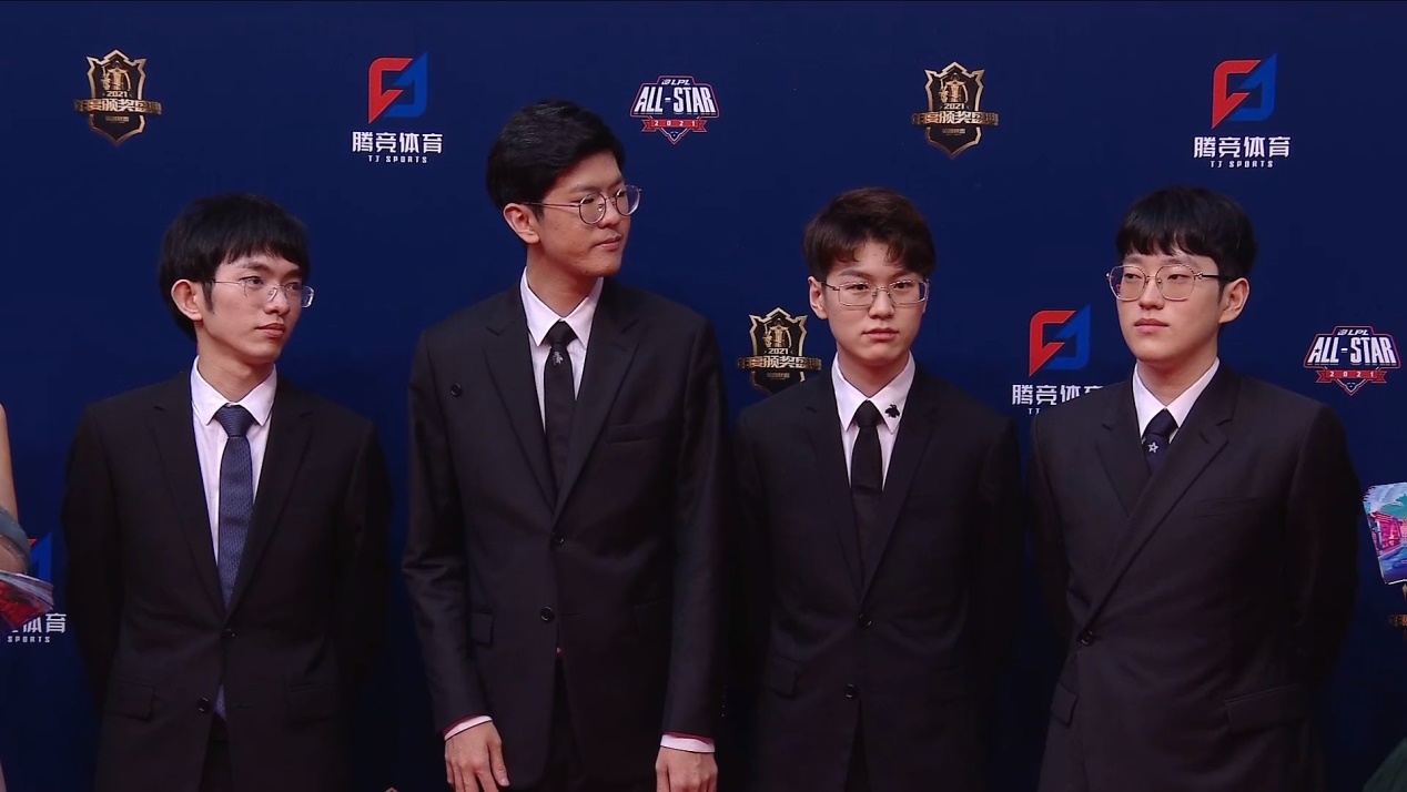 edg战队|EDG选手“努力赚钱”引热议！接了各种商务代言，还要去直播带货