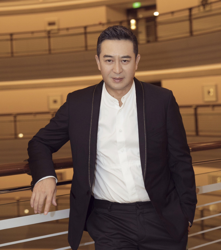 张嘉益|她是张嘉译的“御用媳妇”，4次合作没被捧红，却搭档张国立走红