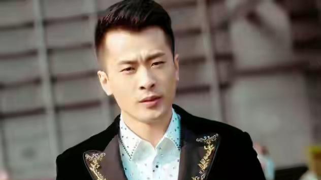 潘长江|认辛巴为儿子，与女主播贴身互动，这就是老艺术家？