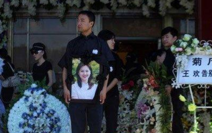 央视|她是朱军的搭档，消失许久一直以为从央视离职，其实早已离世