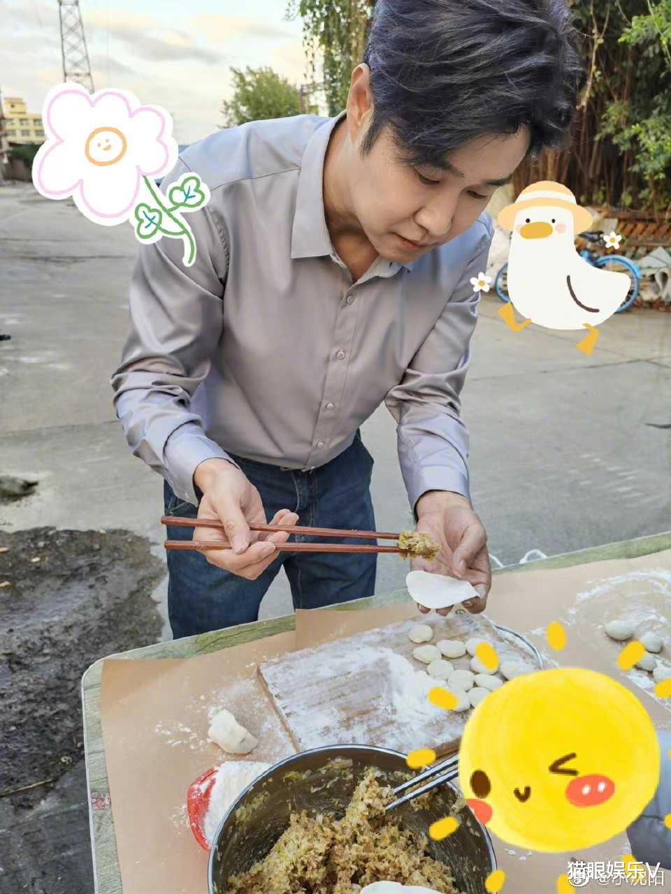 小沈阳|小沈阳打扮朴素现身工地，外套已洗得发白，自侃要打工挣零花钱