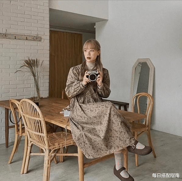 职业教育|日常穿搭简约随性就好，舒适时髦的早秋穿搭，上班、约会都能穿