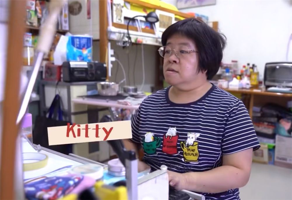 香港阿姨独居27㎡纳米楼,虽腿脚不好却酷爱下厨,坐轮椅也乐观