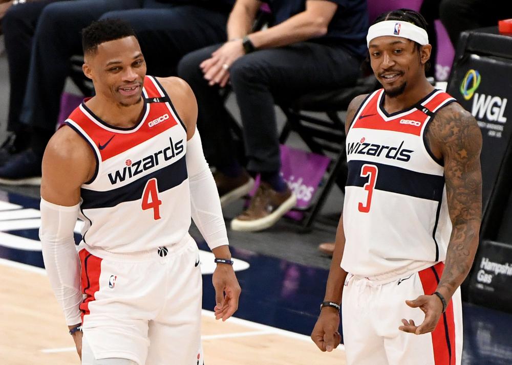 比尔 曝湖人得到威少内幕，比尔认为神龟在刷数据，詹姆斯电话促成交易