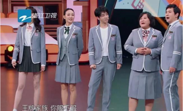 关晓彤|王鸥身材太出众?和关晓彤同框出镜,网友:差距真不小