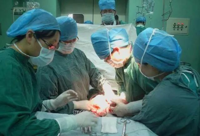 兜妈爱叨叨|生孩子遇到危险保大还是保小？5位男生给出一致答案，网友怒了