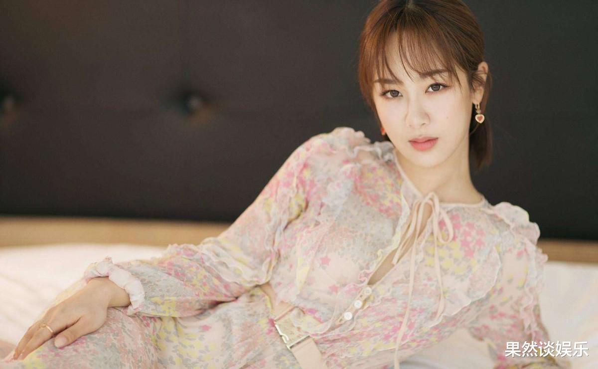 张小斐|明星不红时多惨？邓伦出席活动站边缘，肖战自己面试小影楼拍写真