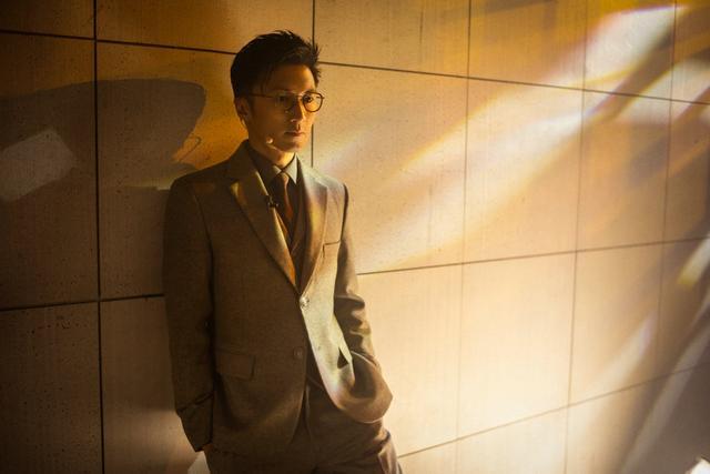 谢霆锋|谢霆锋港味西装新造型曝光 帅气中不失矜持