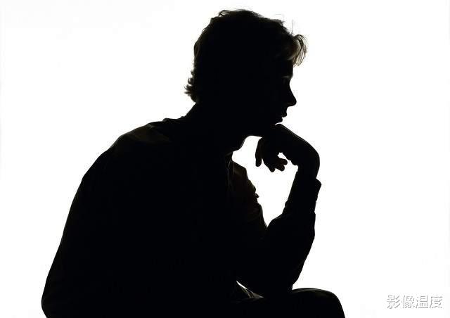 吴亦凡|吴亦凡妈妈确实太急了！何炅彻底开始强势反击！网友：姜还是老的辣