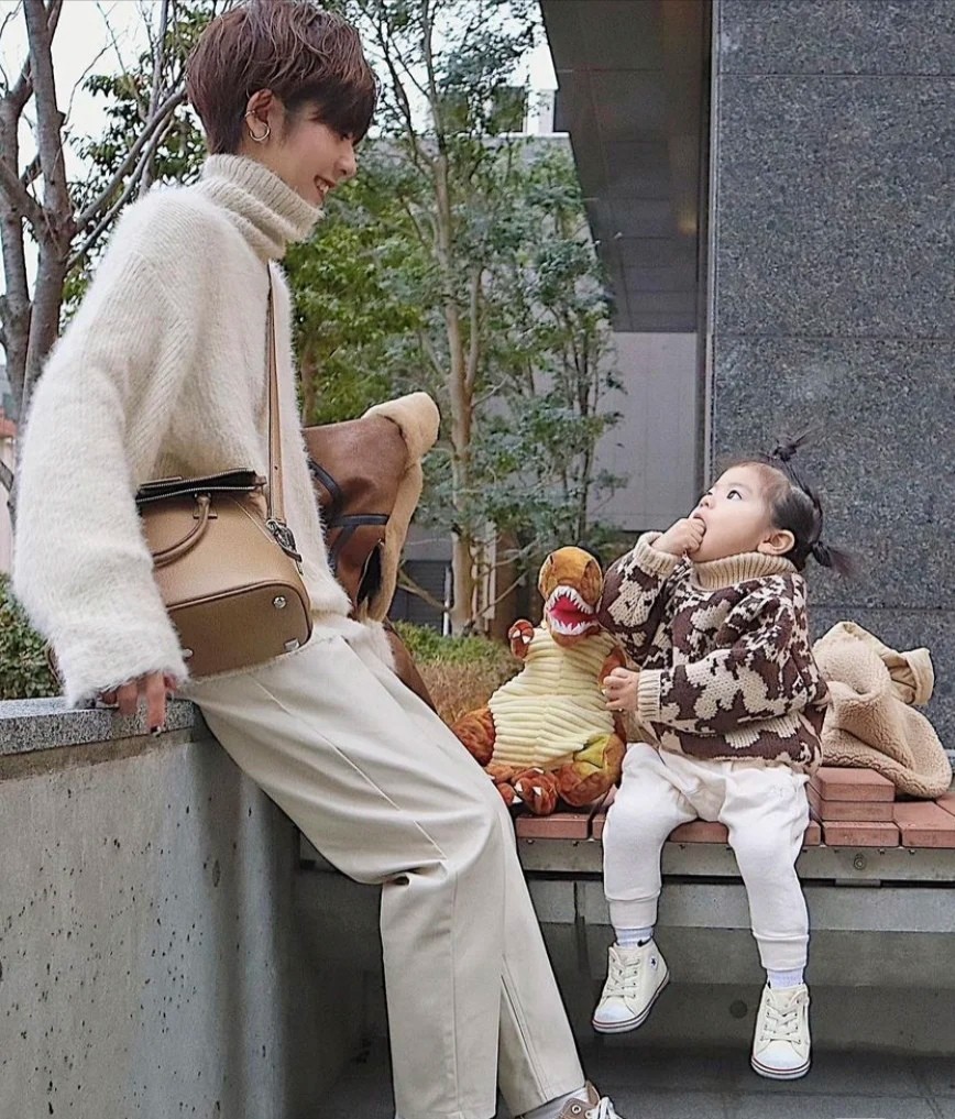 穿衣搭配 短发宝妈“秋装”这样穿,时髦显瘦又养眼,减龄又洋气,值得借鉴