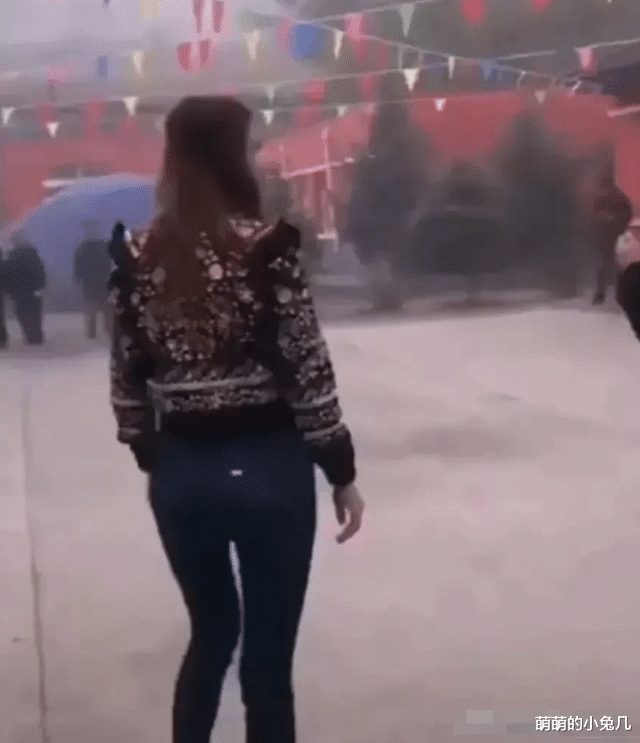 杨紫|林志玲近照曝光，两条大长腿变X型，网友猜测和嫁给日本老公有关