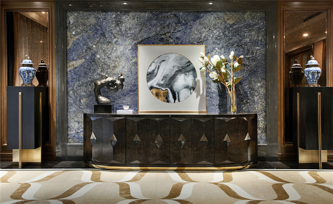 高级的复式装修,完美利用各种色彩,装饰充满质感的家