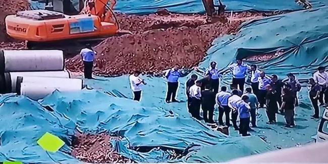 中国基建资讯 郑州雨污水迁改工程发生塌方事故，致一死一伤，事故正在调查之中