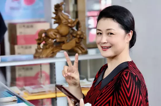 于月仙|又传噩耗！知名女星凌晨意外去世，生前朋友圈曝光，看完一声叹息