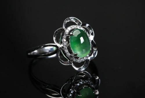 翡翠|买翡翠,裸石or镶嵌怎么选才正确?