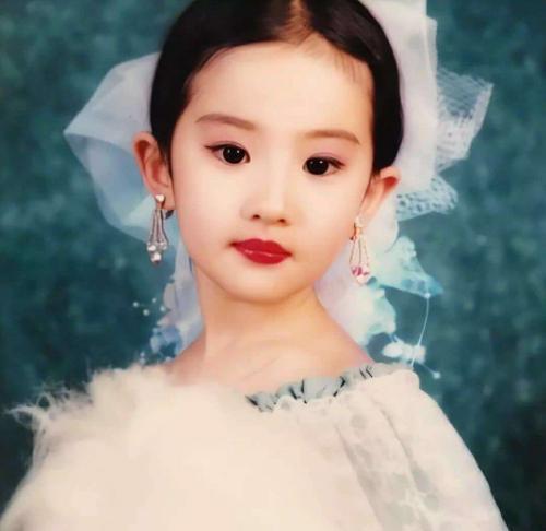 刘亦菲|为夺刘亦菲自杀，被误会20年不吭声，“最强星妈”刘晓莉真能忍