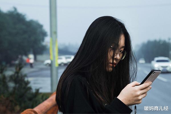 暖妈育儿经|女儿考上985，家长发朋友圈庆祝，亲戚不但不祝福还让复读