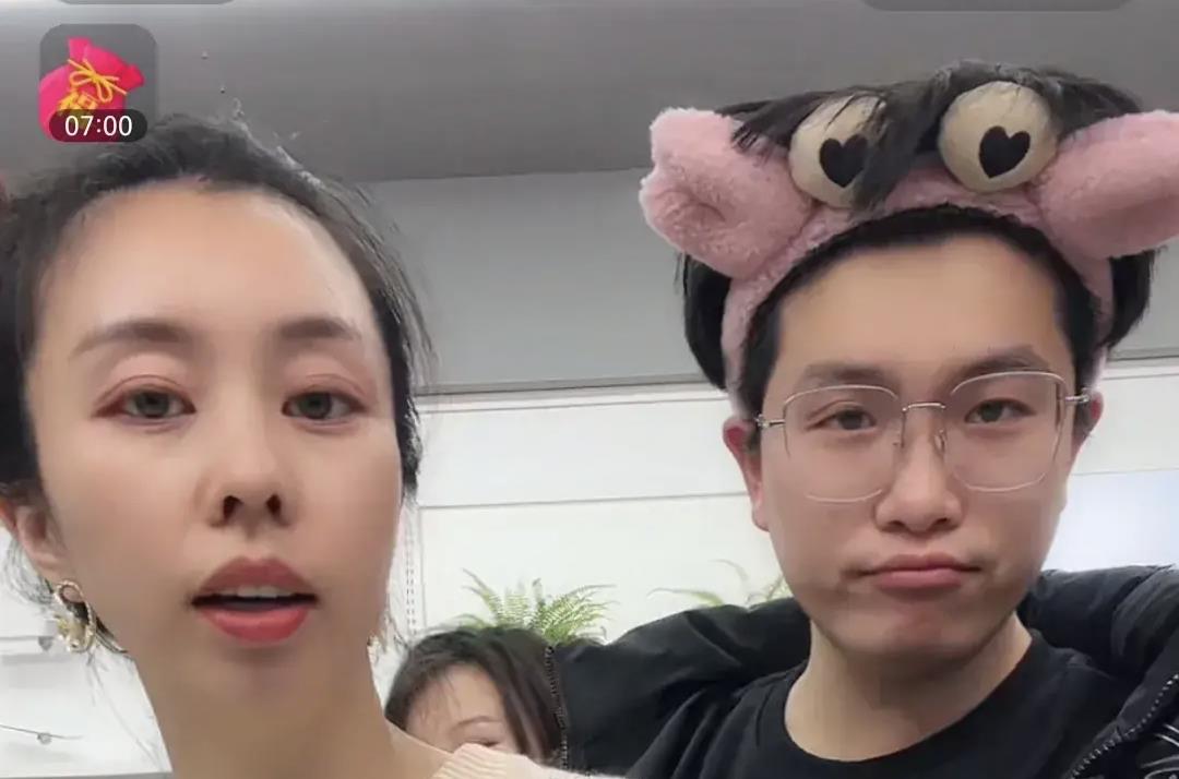 带货|堂嫂卖力直播，销量惨淡频繁被骂，称即将官宣，也挡不住人心所向