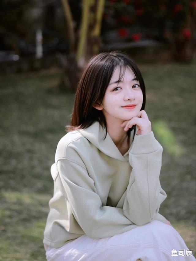 鱼司辰|早秋想要穿出甜美少女风,这几件外套一定少不了!想不时髦都难