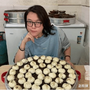 杨天真|长发飘飘的浪胃仙，浓妆艳抹做美甲，哪还有点男人的阳刚之气