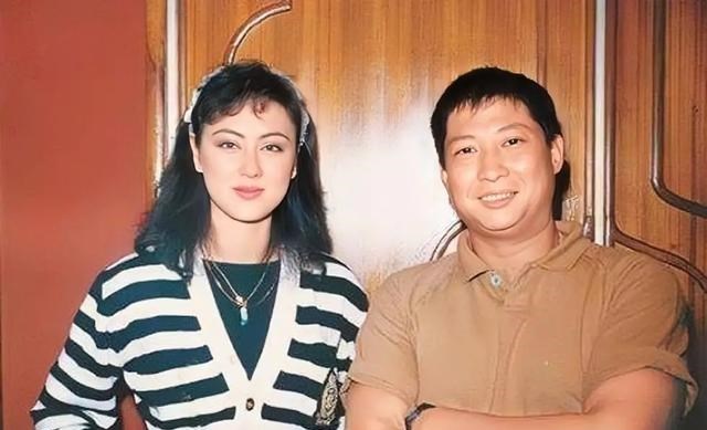 洪金宝|如今洪金宝马上年过70岁，步履蹒跚的他身边依然有高利虹的陪伴