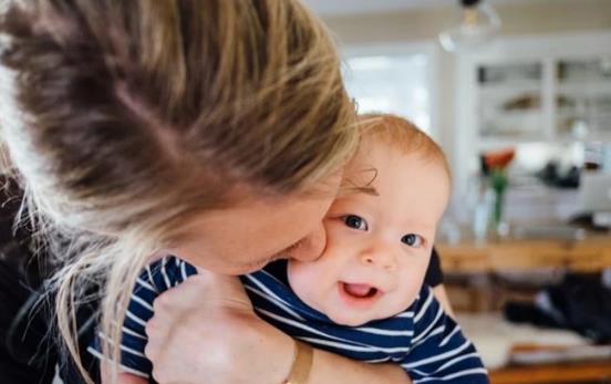 孕妈酱|宝宝几个月大也能听懂大人话！家长要“慎言”，当心给娃留下把柄