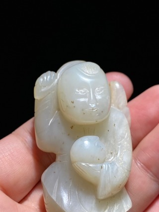 和田玉籽料|清中期 和田玉籽料 白玉 圆雕 持寿桃童子 持莲童子