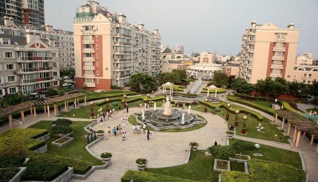 房价|房子“不好卖”，房价从1.3万降到8000，业主：要赔偿损失