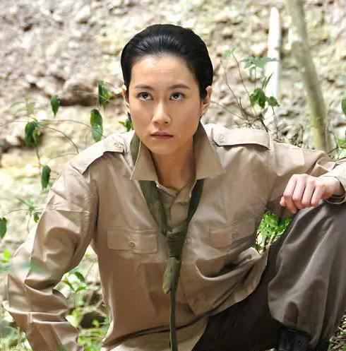 军人|矫揉造作就别演军旅剧了，这8位女星告诉你，什么叫飒爽军人气质