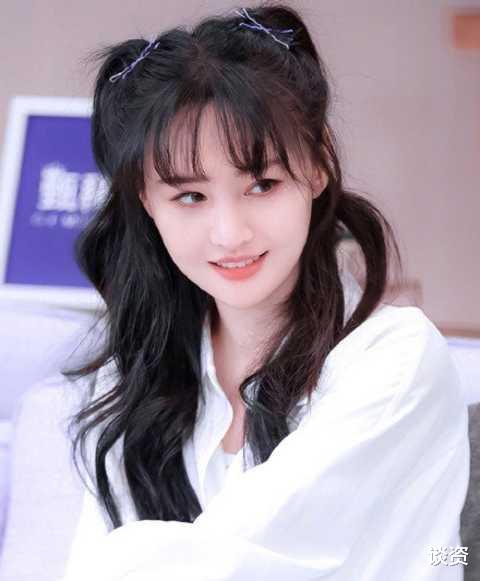 胡彦斌|胡彦斌与美女搭肩搂腰，深夜牵手同回酒店，网友：审美很固定啊