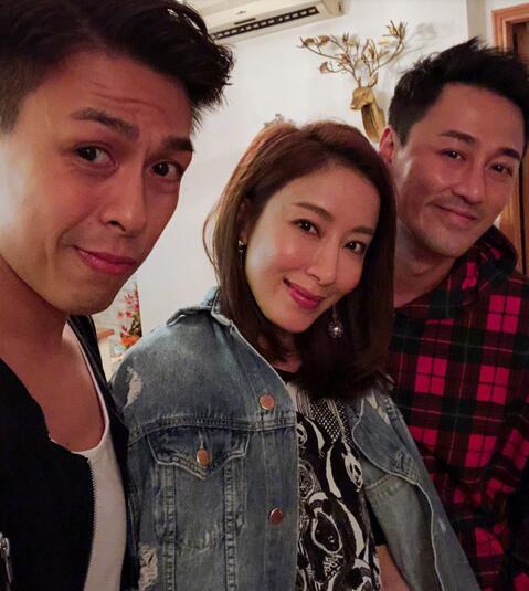 台湾|林峯携妻与训练班同学聚会，搂抱张馨月超宠溺，胡子拉碴显老气