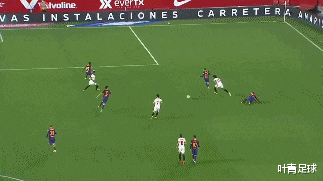 勒布朗·詹姆斯|0-2，巴萨濒临出局！梅西演砸了：5米单刀不进，肘击逃处罚