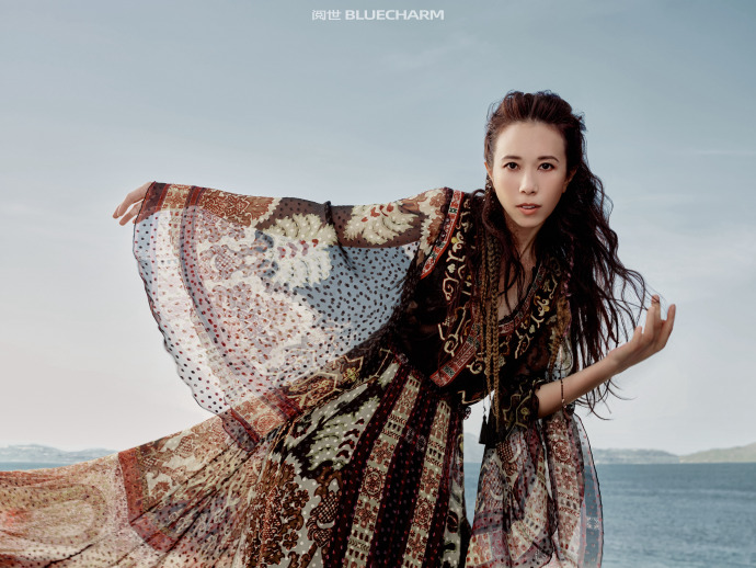 莫文蔚|莫文蔚穿杜嘉班纳引争议，工作室道歉，下架MV希望得到原谅！