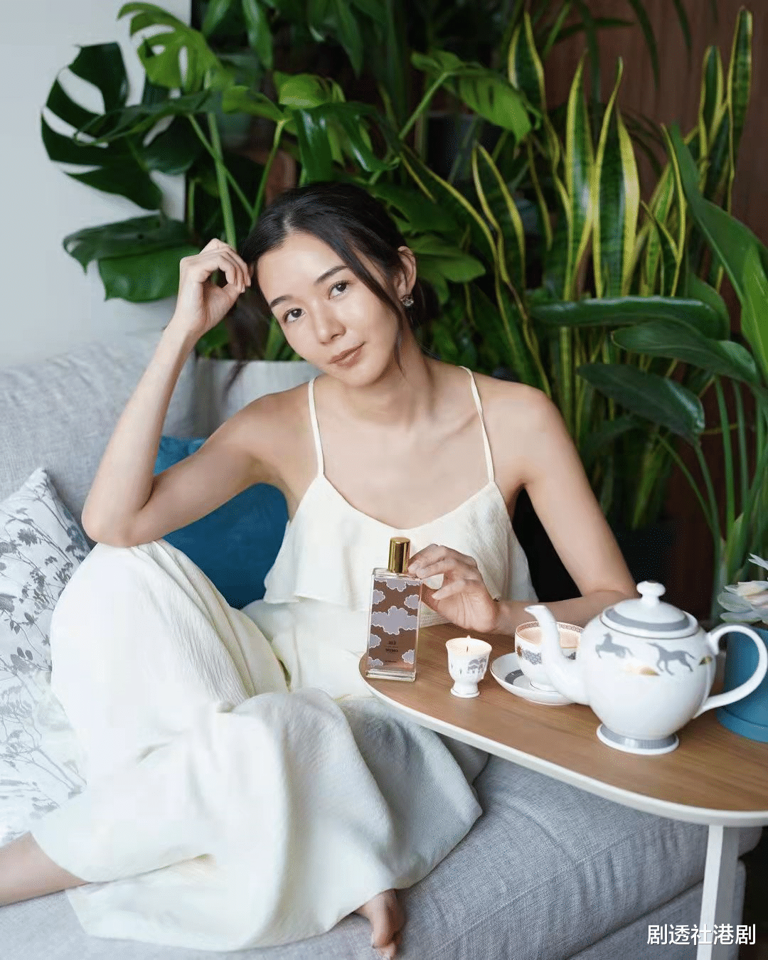 麦明诗|很生气，“十优港姐”不满TVB视后前绯闻男友专栏内容，要求对方删除：你尊重点