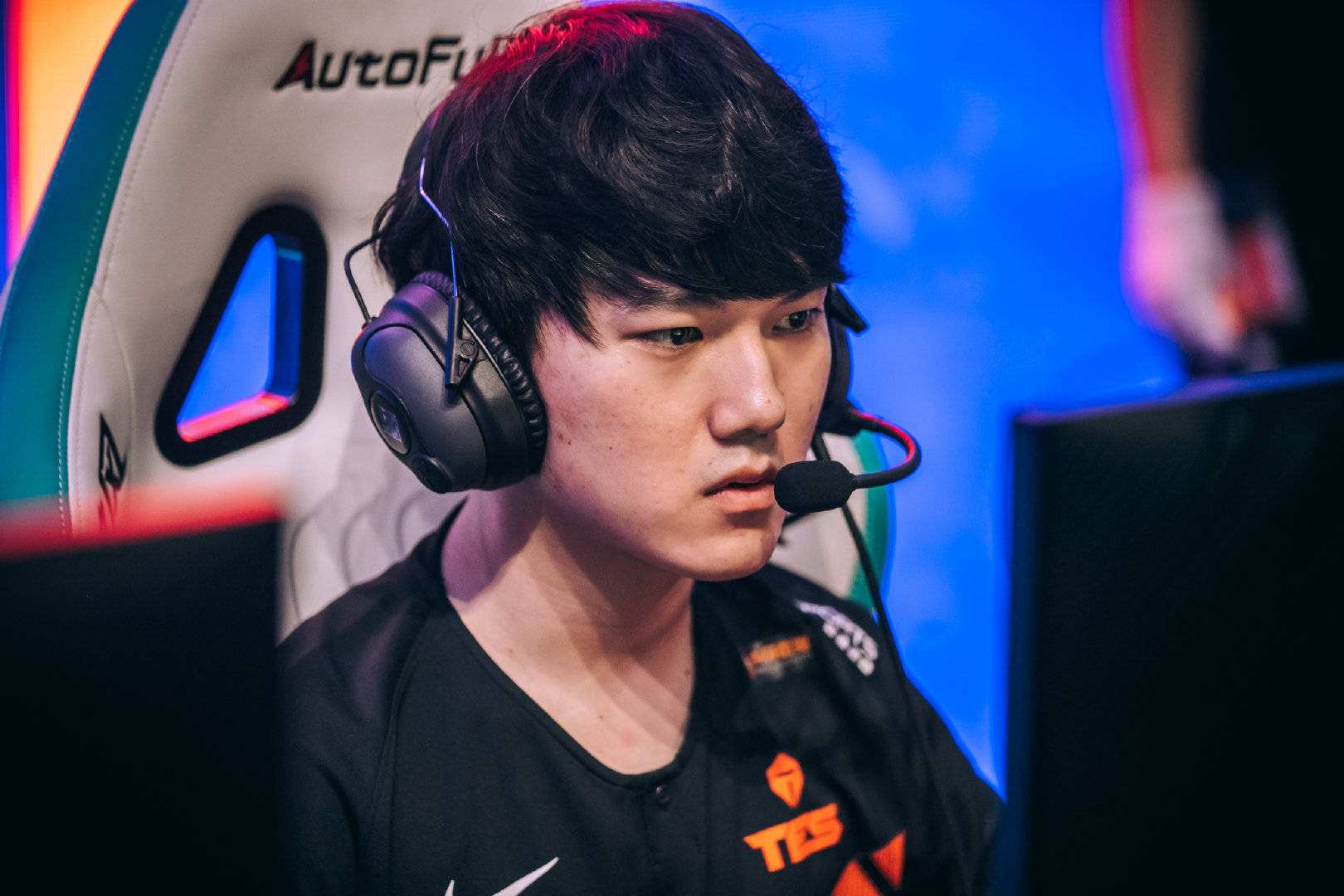 rookie|LOL:JackeyLove情商有多高,采访谈及369,为人处世拉满了!